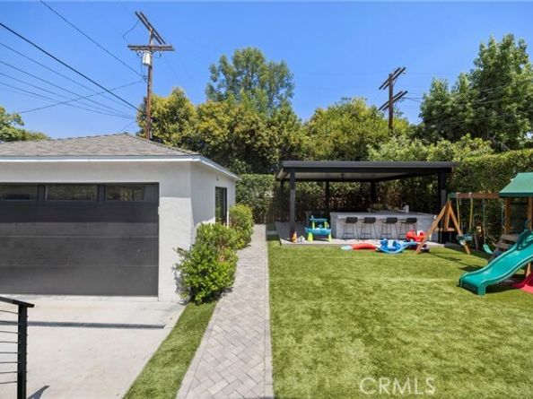 22743 Berdon Street, Woodland Hills (los Angeles) CA 91367
