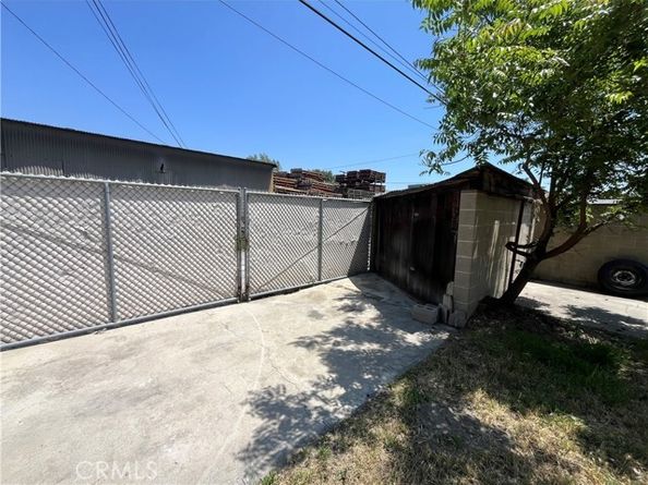 8942 Ilex Avenue, Sun Valley (los Angeles) CA 91352