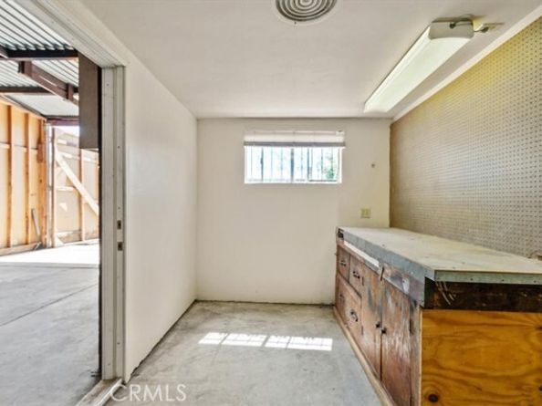 8942 Ilex Avenue, Sun Valley (los Angeles) CA 91352