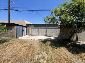 8942 Ilex Avenue, Sun Valley (los Angeles) CA 91352