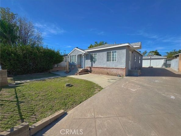 14233 Dyer Street, Sylmar (los Angeles) CA 91342