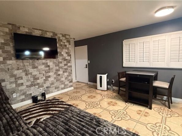 7904 Laurel Canyon 12, North Hollywood (los Angeles) CA 91605
