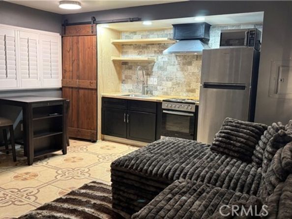 7904 Laurel Canyon 12, North Hollywood (los Angeles) CA 91605