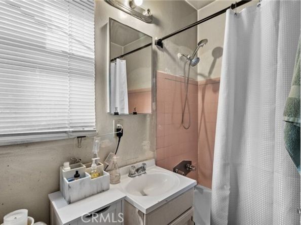 5619 Willowcrest Avenue, North Hollywood (los Angeles) CA 91601