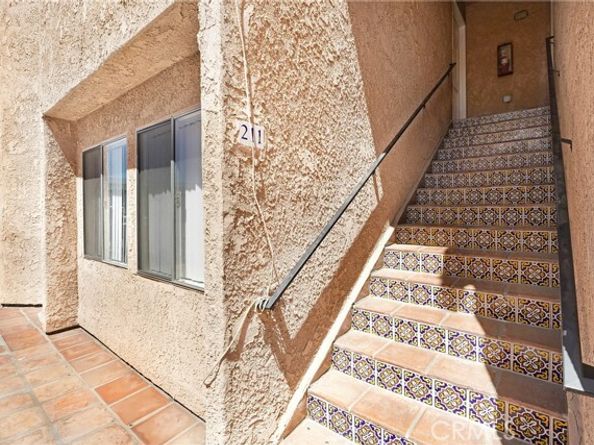 8020 Langdon Avenue 211, Van Nuys (los Angeles) CA 91406