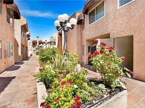 8020 Langdon Avenue 211, Van Nuys (los Angeles) CA 91406