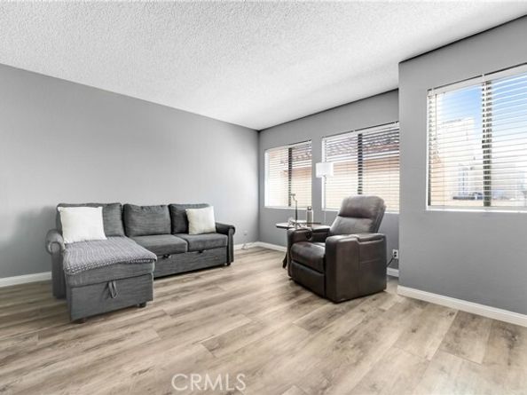8020 Langdon Avenue 211, Van Nuys (los Angeles) CA 91406