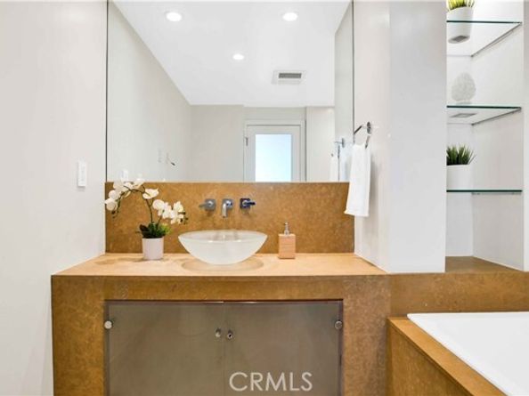 2160 Century Park 1512, Los Angeles CA 90067