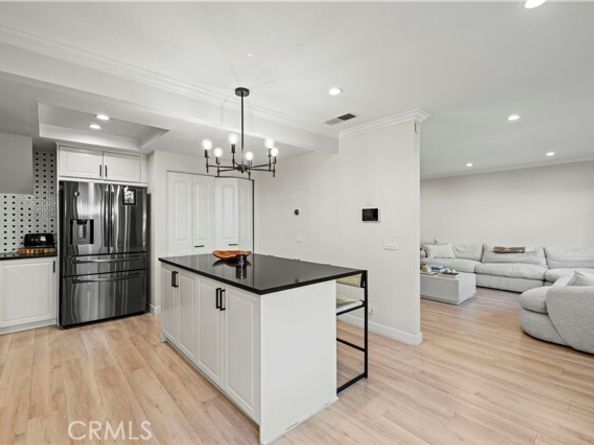 8601 Sunland 37, Sun Valley (los Angeles) CA 91352