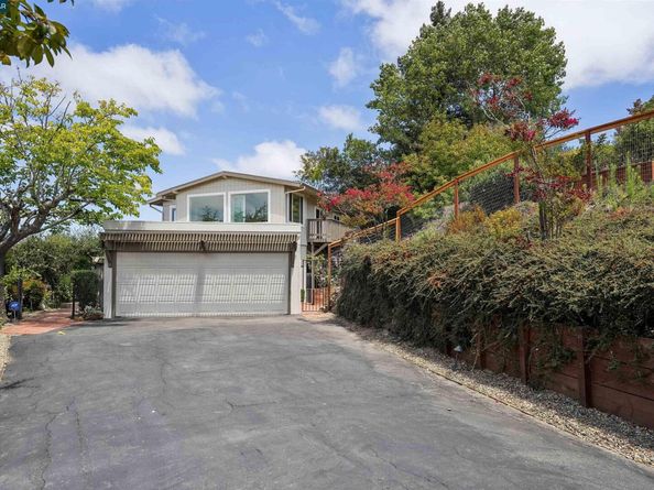 210 Courtney Ln, Orinda CA 94563