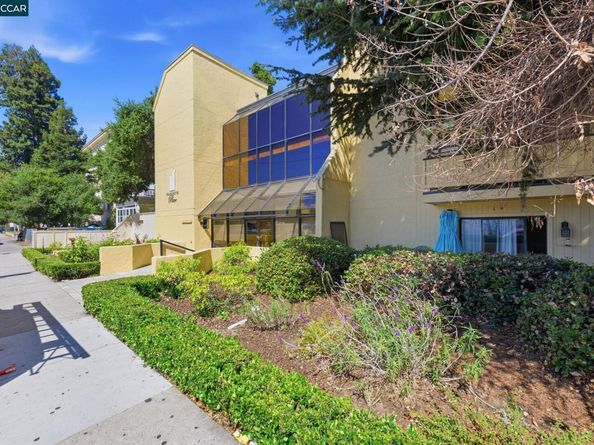 324 Catalpa St 120, San Mateo CA 94401