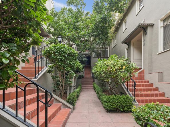 208 Lee St, Oakland CA 94610