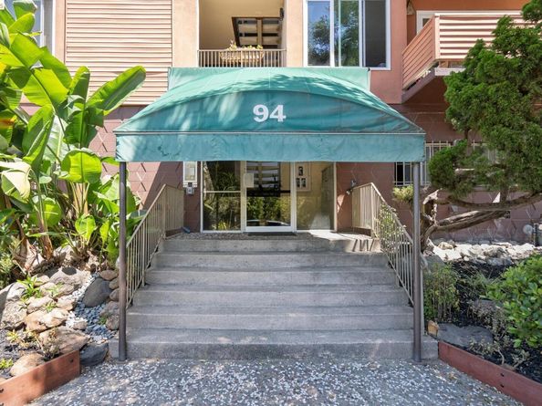 94 Bayo Vista Ave 204, Oakland CA 94611
