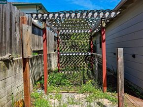 2110 Pomona Ave, Martinez CA 94553
