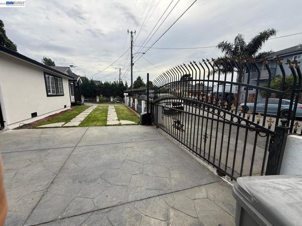 674 Clara, Oakland CA 94603