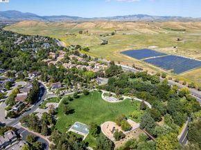 7633 Tuscany Dr, Dublin CA 94568