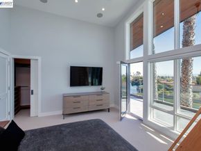 1235 Hawthorne St, Alameda CA 94501