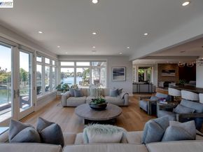 1235 Hawthorne St, Alameda CA 94501