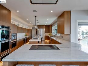1235 Hawthorne St, Alameda CA 94501
