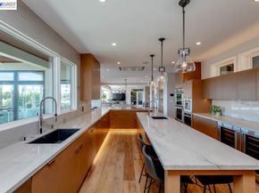 1235 Hawthorne St, Alameda CA 94501