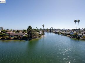 1235 Hawthorne St, Alameda CA 94501