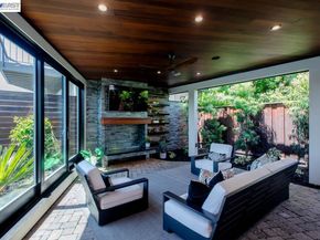 1235 Hawthorne St, Alameda CA 94501