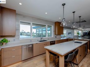 1235 Hawthorne St, Alameda CA 94501