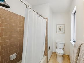 39 Saint Stephens Dr, Orinda CA 94563