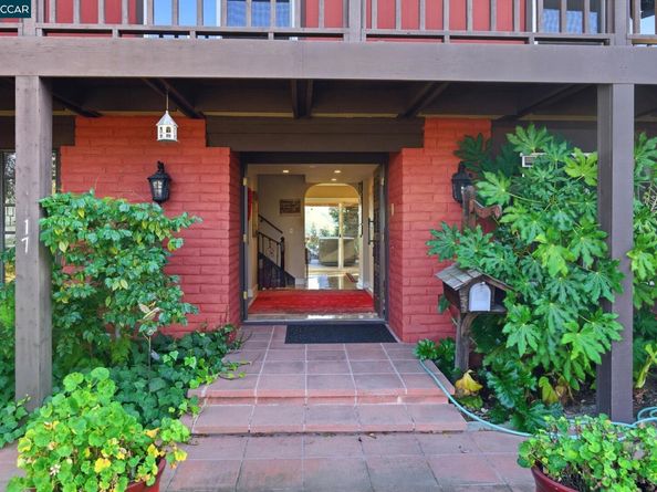 17 Corte Granada, Moraga CA 94556