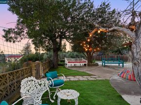 17 Corte Granada, Moraga CA 94556