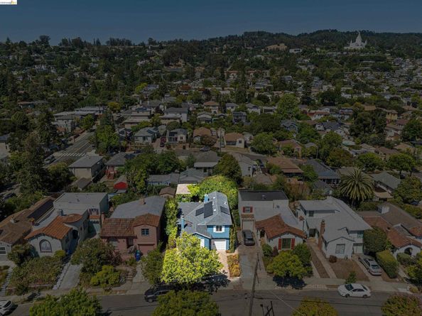 2420 Carmel St, Oakland CA 94602