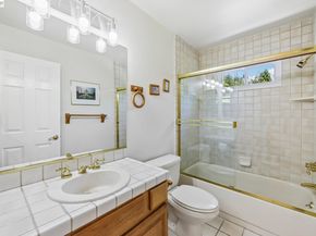 26 Oak Rd, Orinda CA 94563