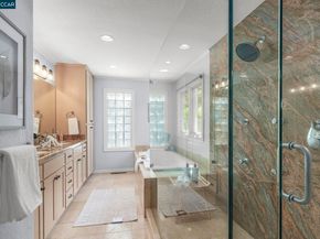5530 Merritt Dr, Concord CA 94521
