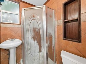 4632 Steele Street, Oakland CA 94619