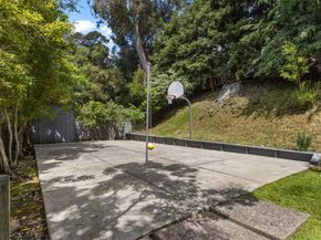 774 Trestle Glen Rd, Oakland CA 94610