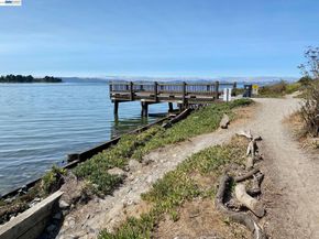3287 Briggs Ave, Alameda CA 94501