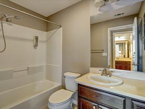 25 Heligan Ln 7, Livermore CA 94551
