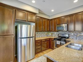 25 Heligan Ln 7, Livermore CA 94551