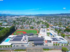 40 Emery Bay Dr, Emeryville CA 94608