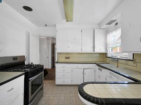 1543 Havenscourt Blvd, Oakland CA 94621