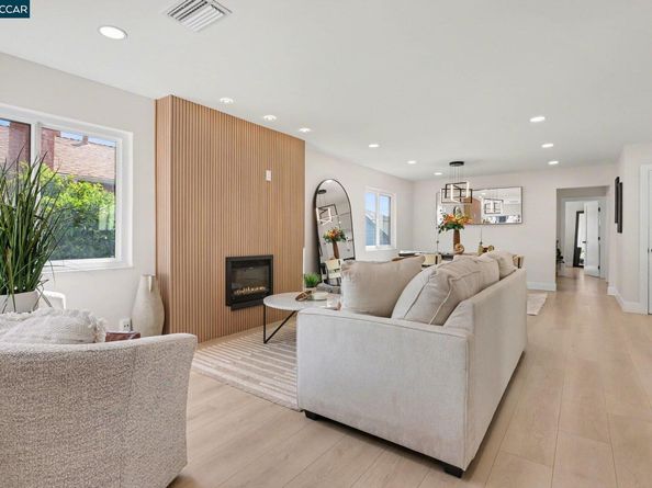 2718 Oliver Ave, Oakland CA 94605
