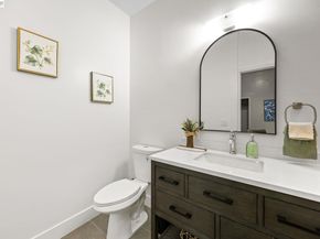 1526 Munson Way, Oakland CA 94606