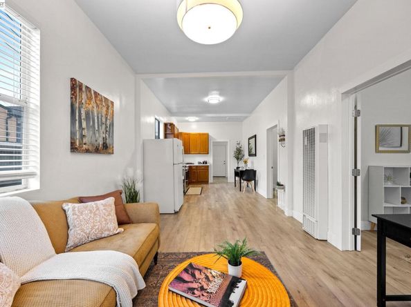 1526 Munson Way, Oakland CA 94606