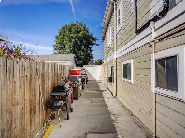 1725 96Th Ave, Oakland CA 94603