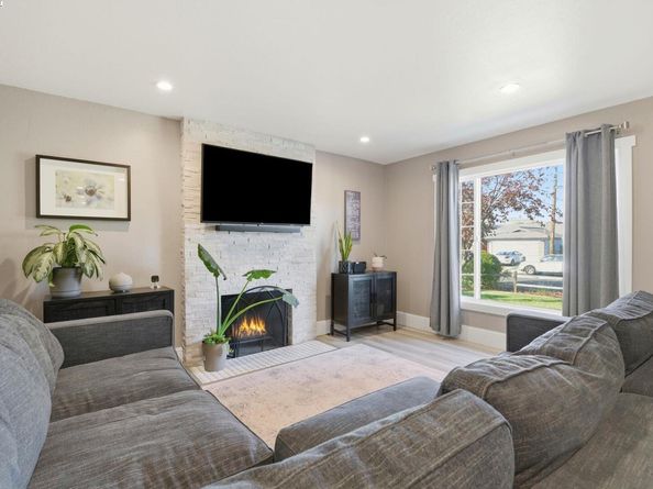 1341 Maryland Dr, Concord CA 94521