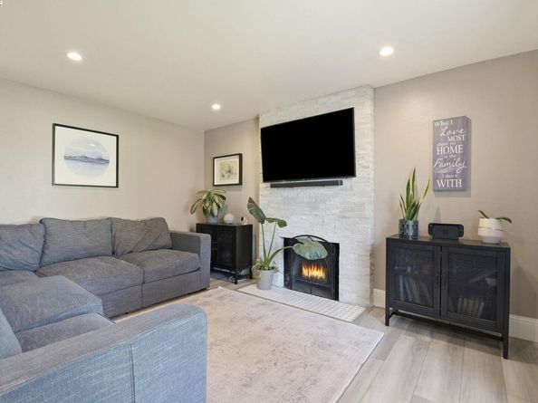 1341 Maryland Dr, Concord CA 94521