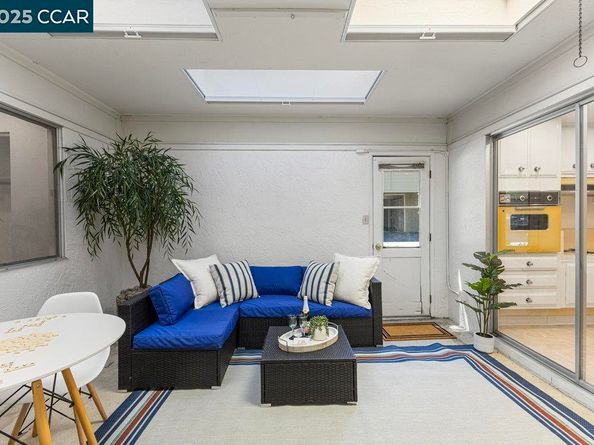 1833 Skycrest Dr 2, Walnut Creek CA 94595