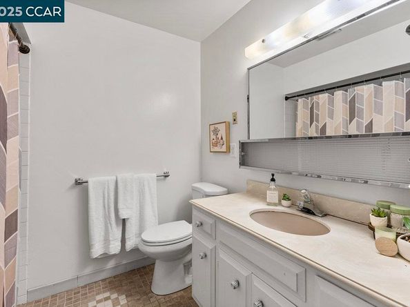 1833 Skycrest Dr 2, Walnut Creek CA 94595