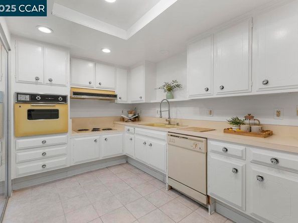 1833 Skycrest Dr 2, Walnut Creek CA 94595