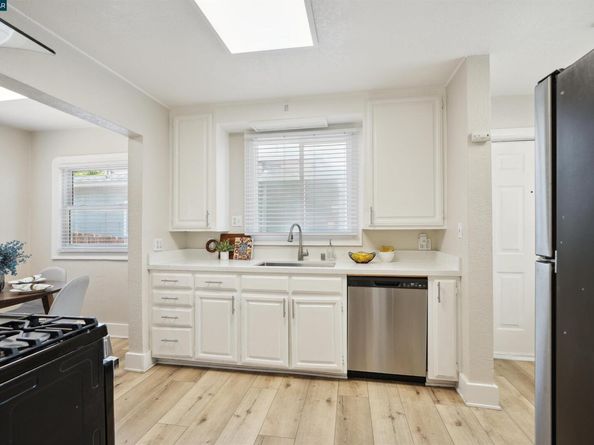 7700 Garfield Avenue, Oakland CA 94605